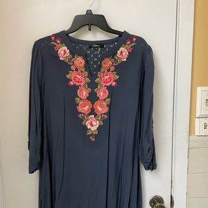 Boutique Floral tunic top. Worn twice. Size Large